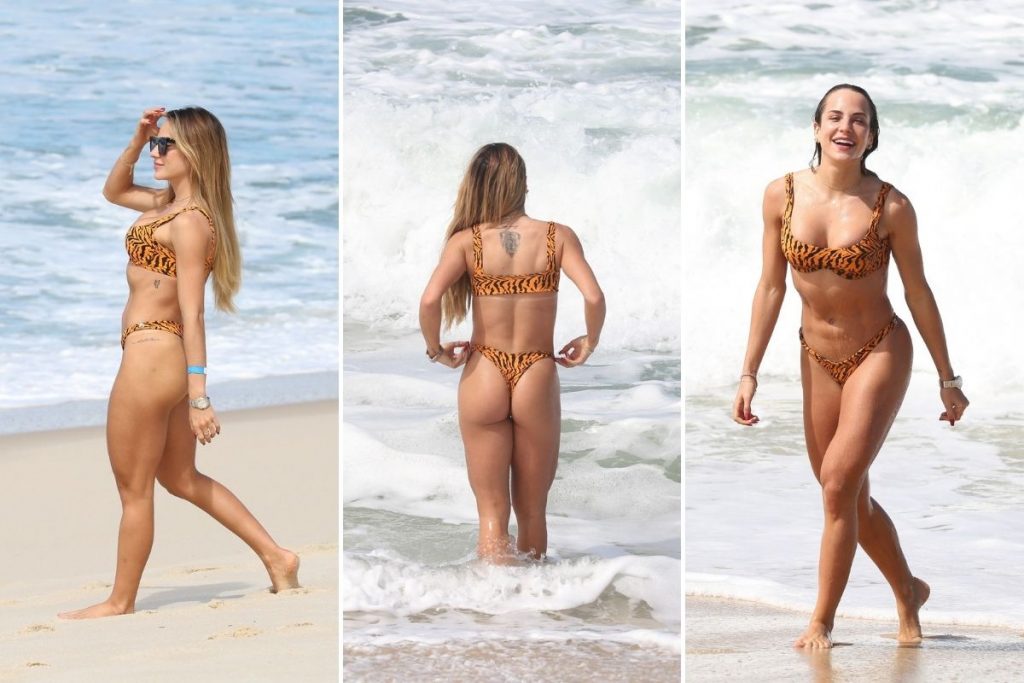 Gabi Martins em praia do Rio de Janeiro