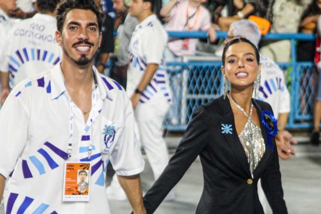giovanna lancellotti e gabriel david curtindo carnaval na marquês de sapucaí