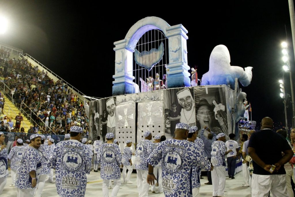 Unidos da Ponte homenageia Paulo Gustavo