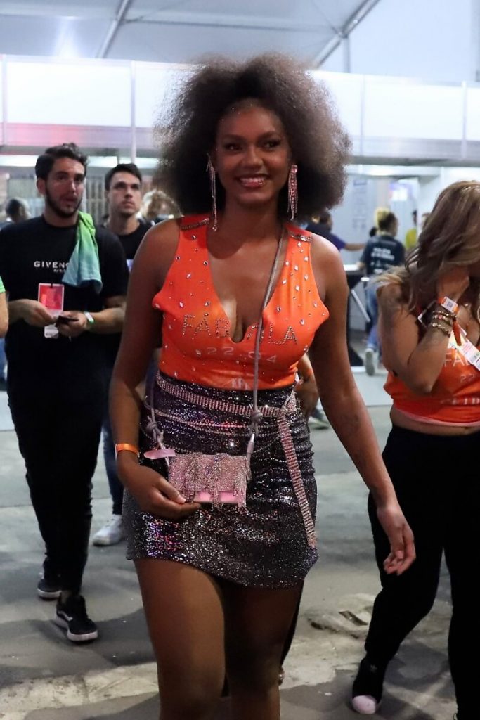 Jessi chegando à Sapucaí