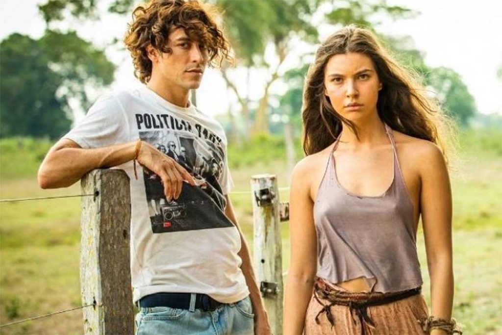 Jove (Jesuíta Barbosa) e Juma (Alanis Guillen) em cena de Pantanal