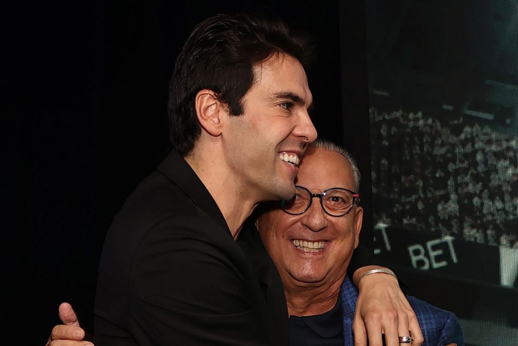 Kaká contou com a presença de Galvão Bueno em festa