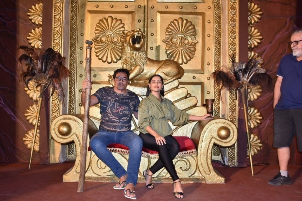 Luciano Szafir posou ao lado de Thaynara OG