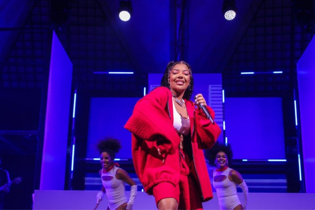 Ludmilla animou plateia em show