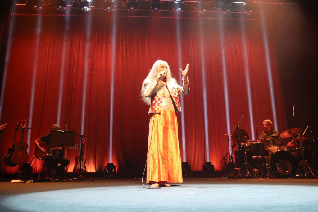 Maria Bethânia durante show em São Paulo