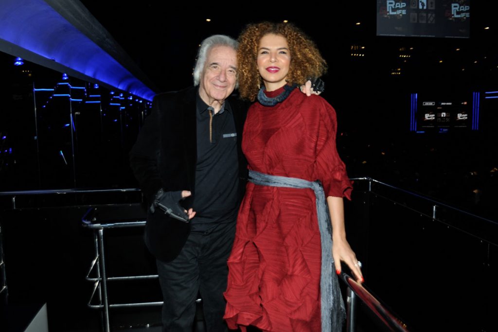 Maestro João Carlos Martins e Vanessa da Mata durante show de Maria Bethânia