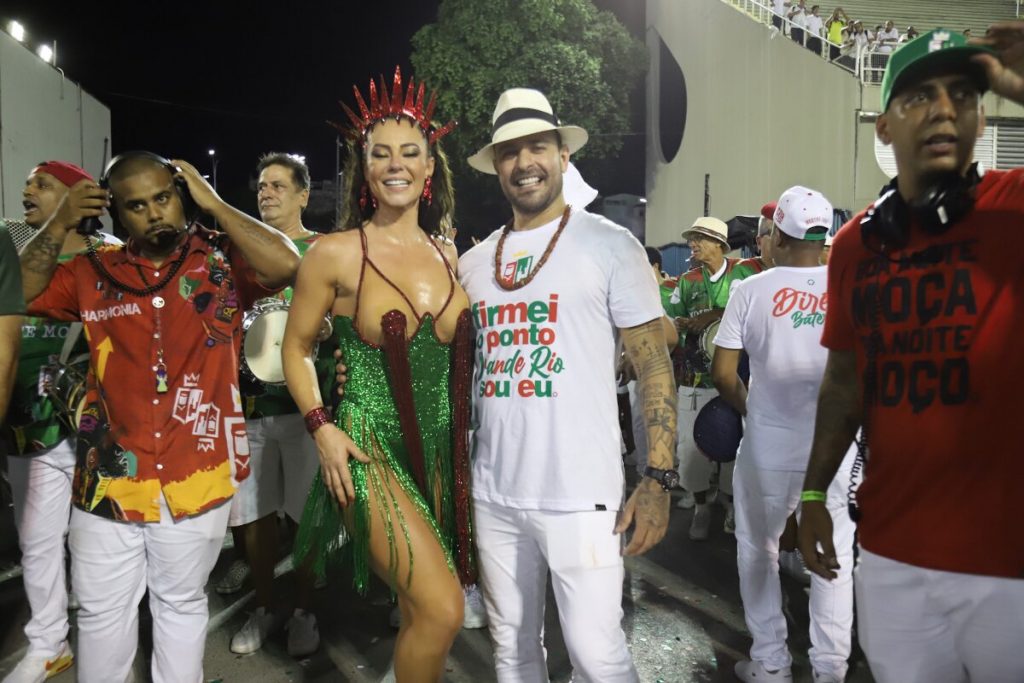 Paolla Oliveira e Diogo Nogueira posados na Sapucaí