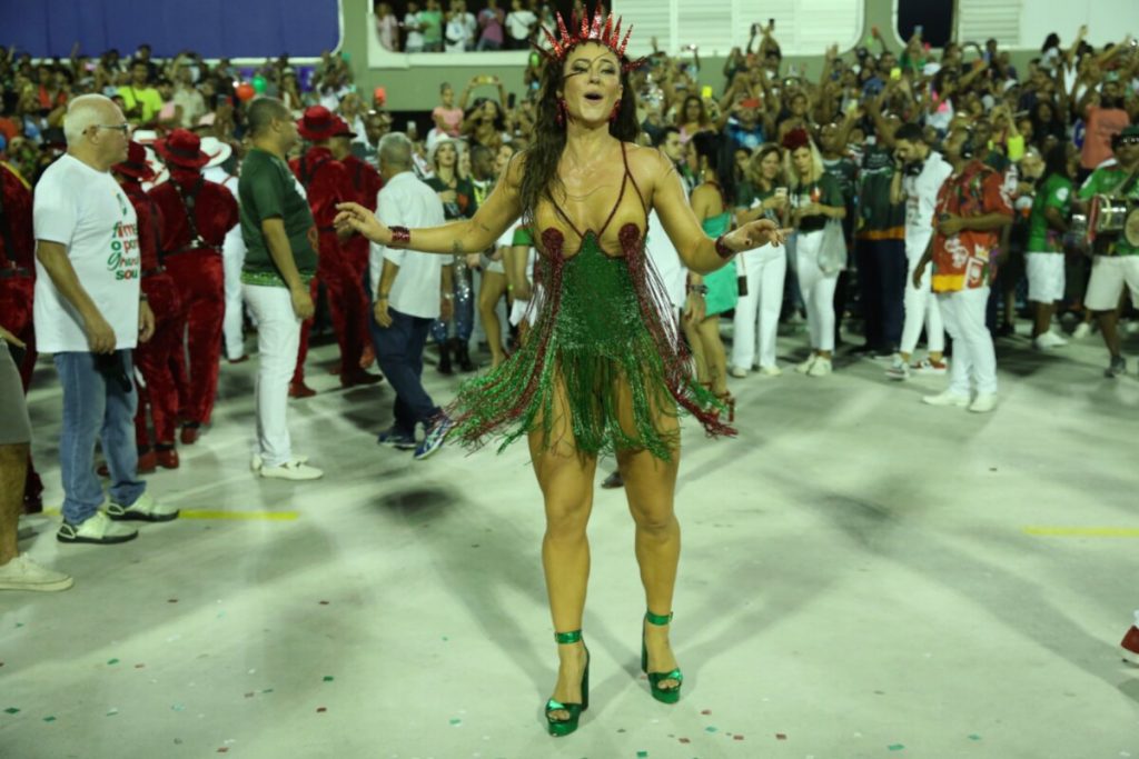 Paolla Oliveira no ensaio da Sapucaí