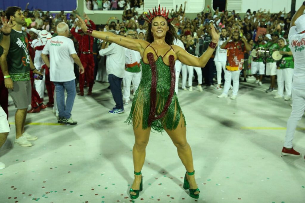 Paolla Oliveira no ensaio da Sapucaí