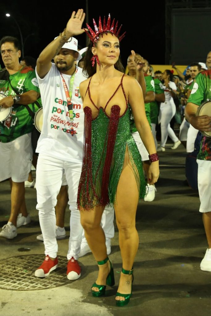 Paolla Oliveira no ensaio da Sapucaí