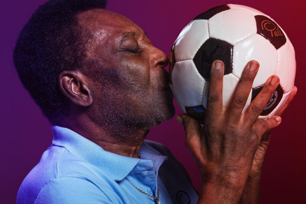 Com câncer, Pelé volta a ser internado em São Paulo. Hospital informou que as condições do ex-jogador são 'boas e estáveis'