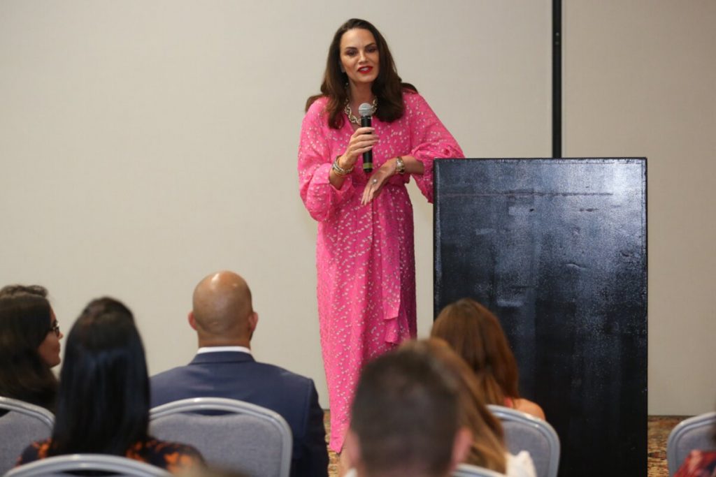 Luiza Brunet discursando