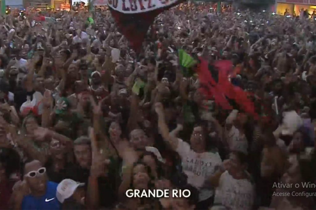Quadra da Grande Rio comemorando vitória da escola