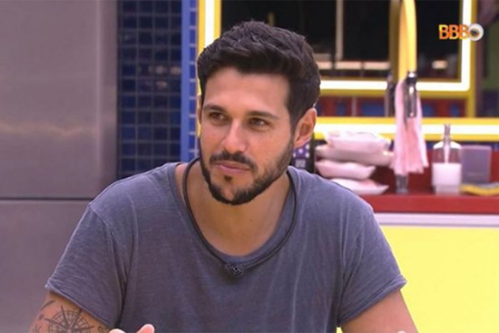 Rodrigo Mussi na cozinha do BBB22