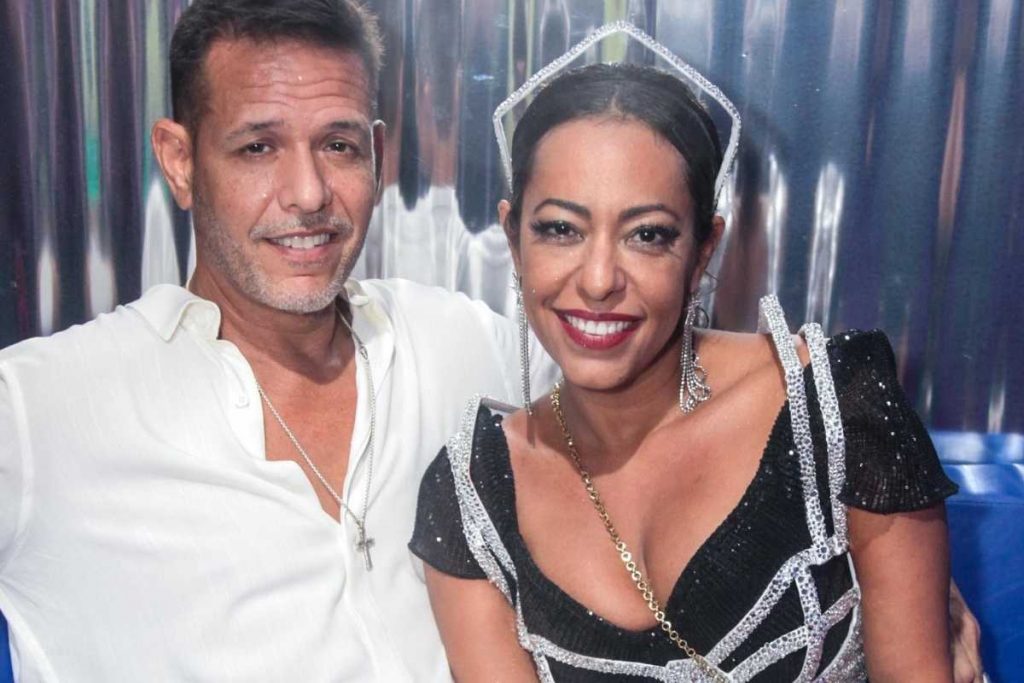 samantha schmutz curtindo carnaval na marquês de sapucaí