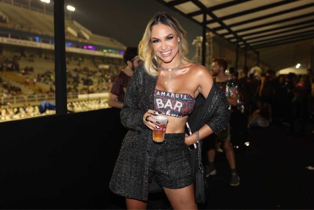 sarah andrade curtindo camarote bar brahma