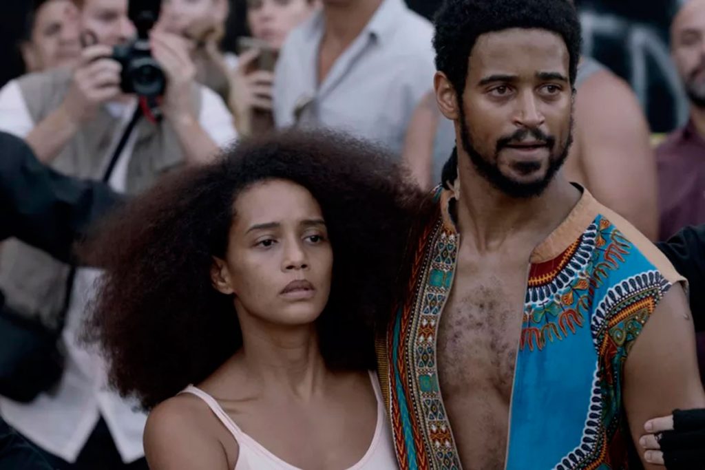 Taís Araujo e Alfred Enoch, em Medida Provisória