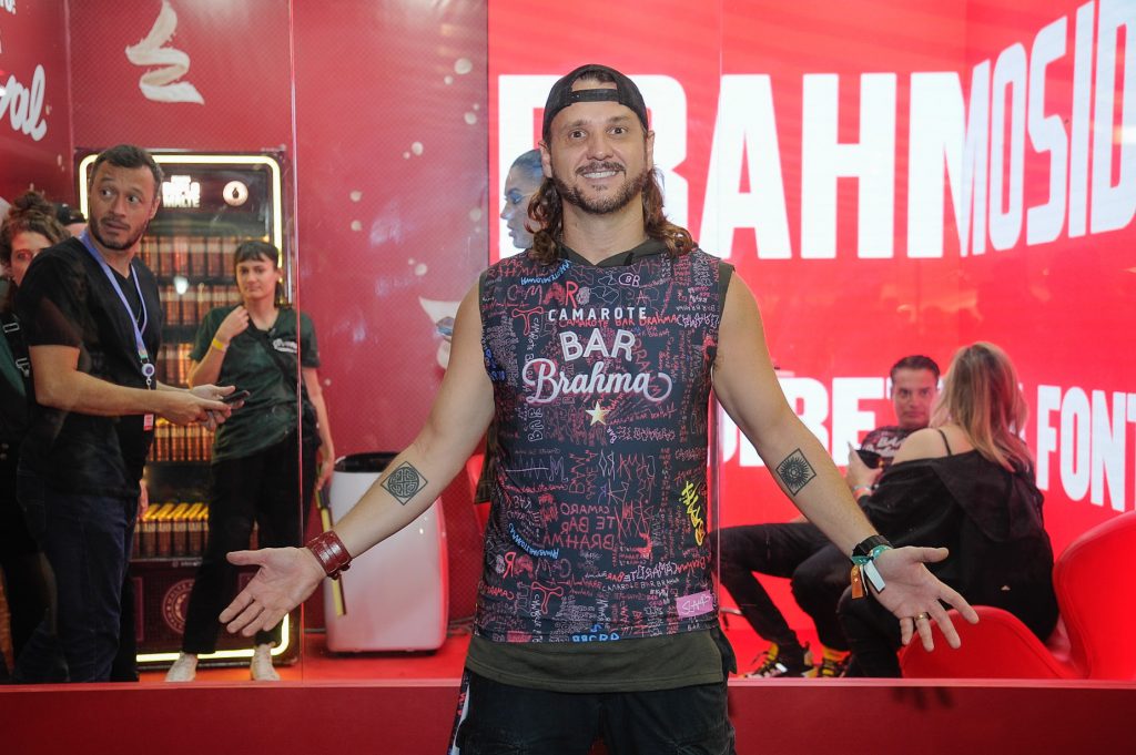 Tato, do Falamansa, no Desfile das Campeãs de SP