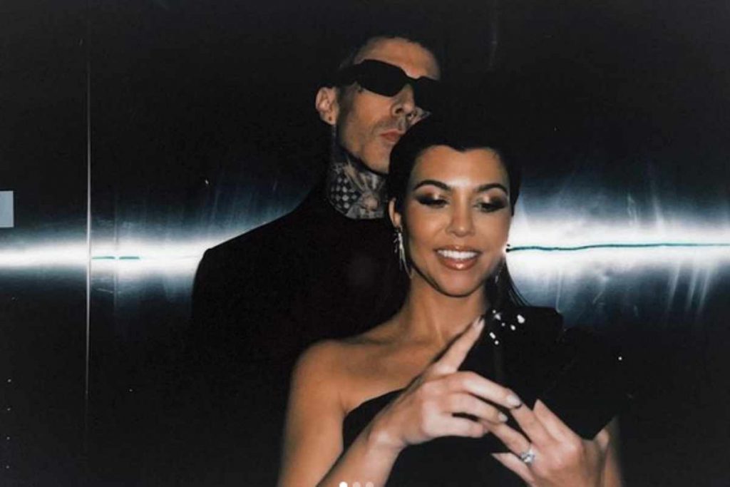 Travis Barker, Kourtney Kardashian no elevador