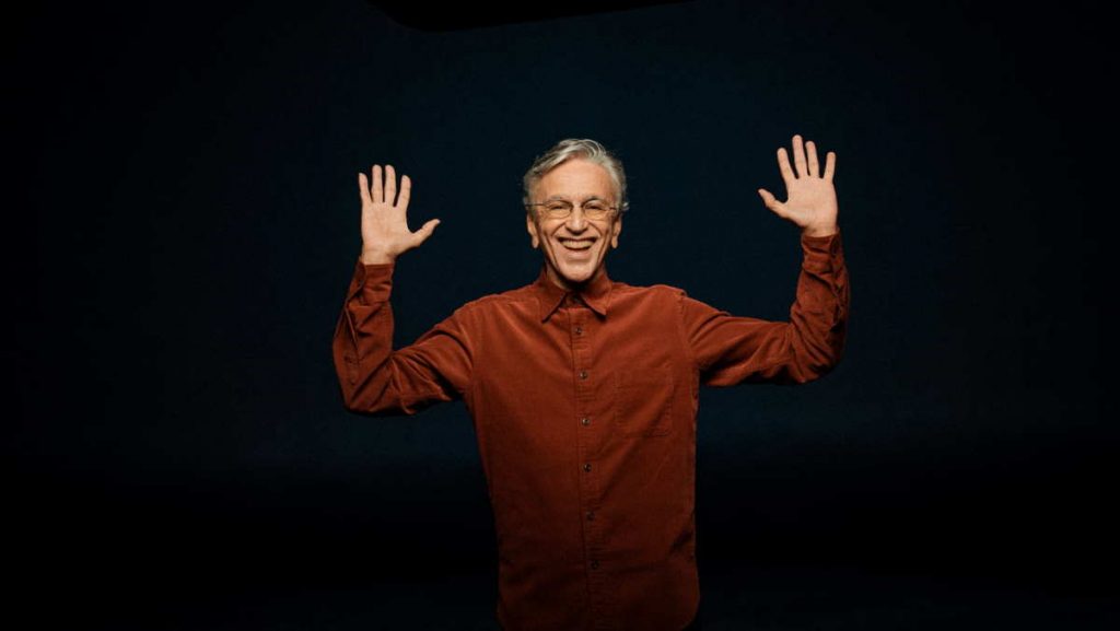 Caetano Veloso sorrindo