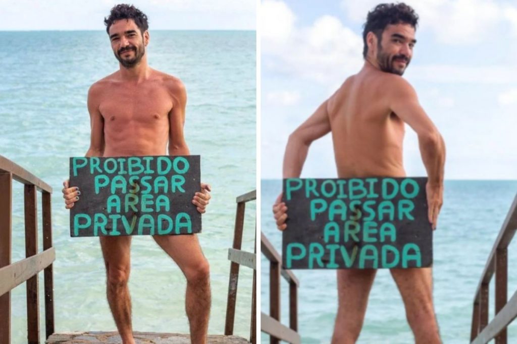 Caio Blat posa nu em praia