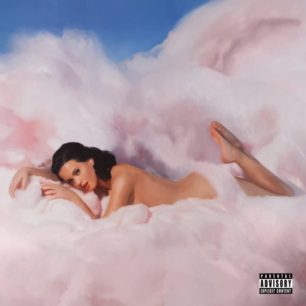 Capa Teenage Dream, com Katy Perry em nuvens rosas