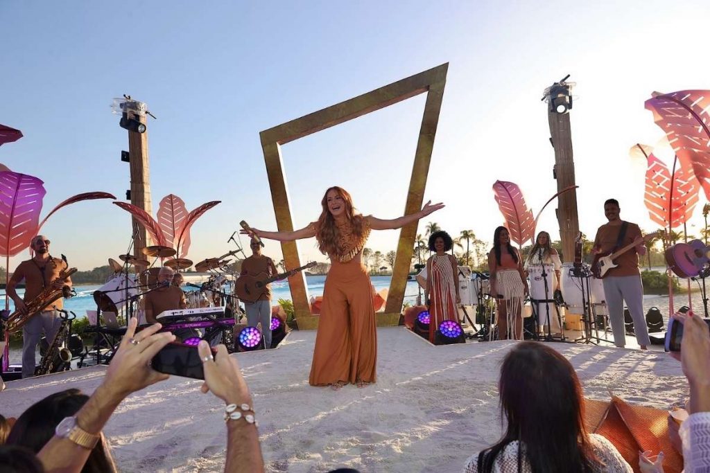 Claudia Leitte grava projeto em condomínio no interior de São Paulo.