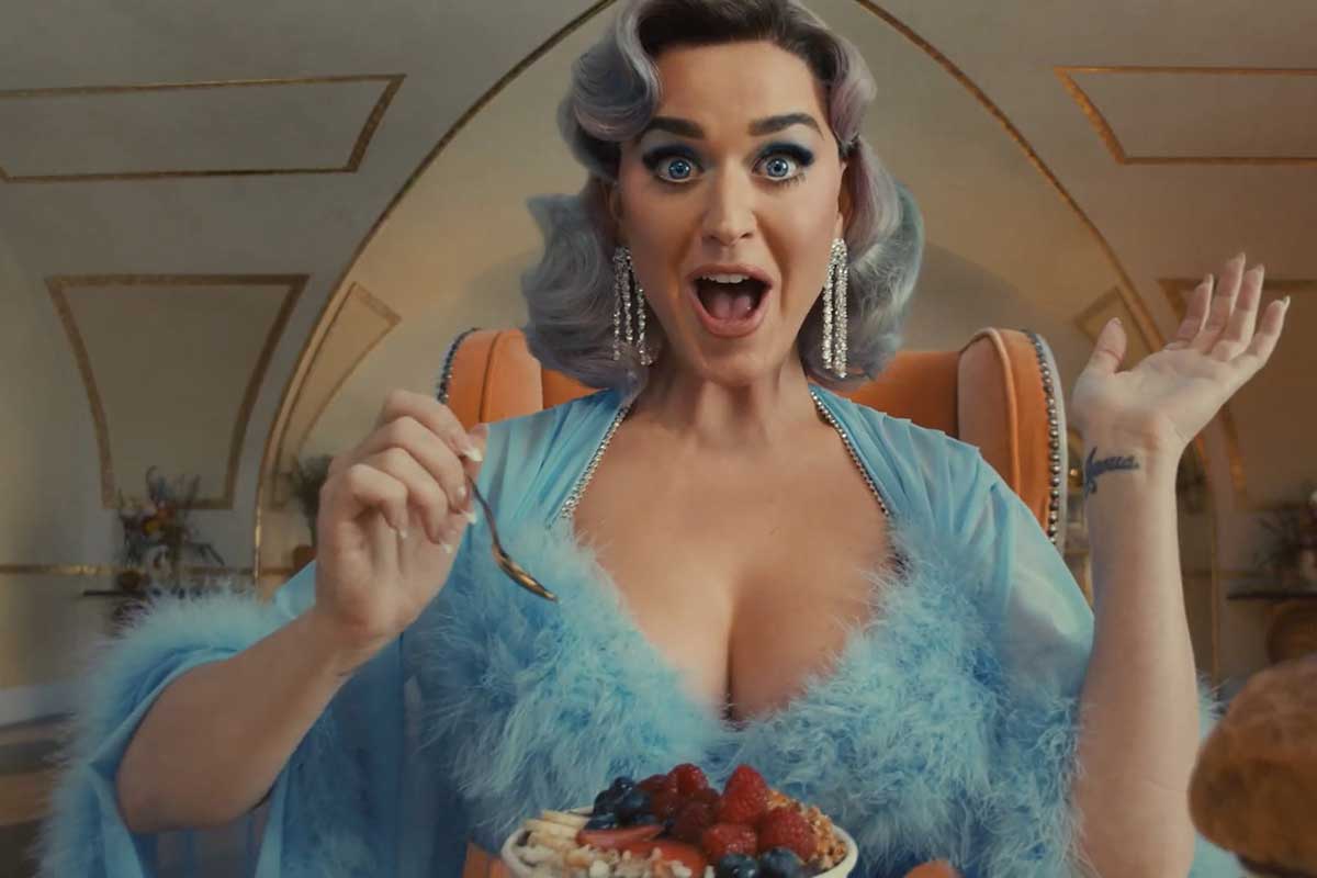Katy Perry grava clipe no Reino Unido