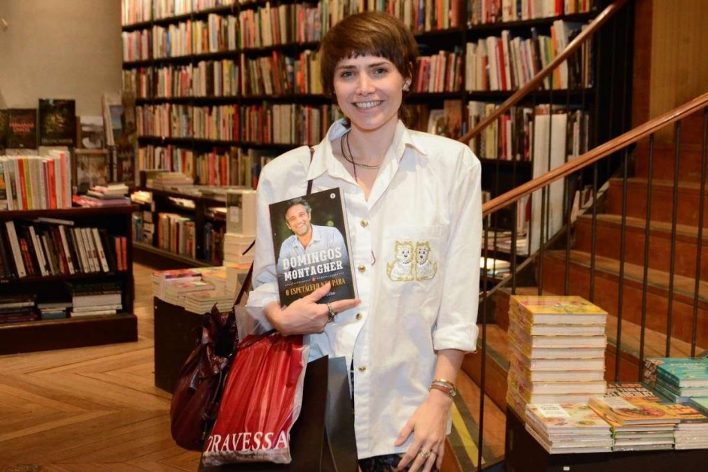Letícia Colin no lançamento da biografia de Domingos Montagner.