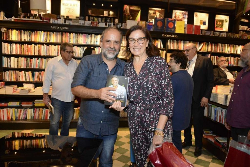 Lilian Cabral no lançamento da biografia de Domingos Montagner.