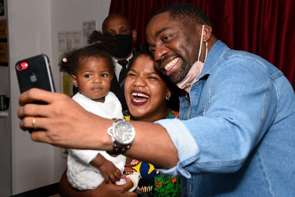 Lázaro Ramos lança livro sobre Medida Provisória.