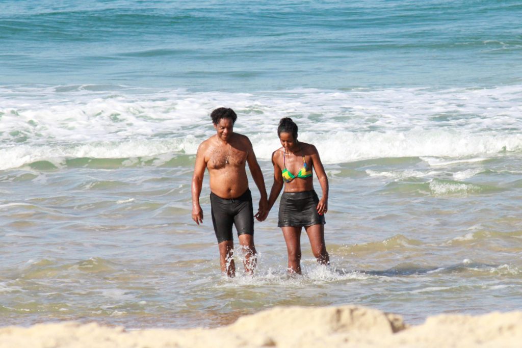 Maju Coutinho mostrou sua boa forma em praia do Rio de Janeiro