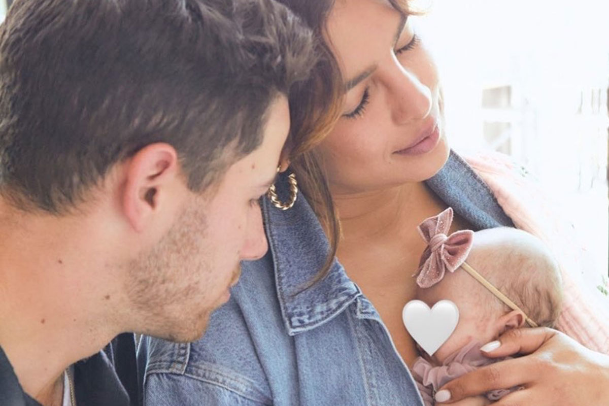 Nick Jonas e Priyanka Chopra com a filha recém nascida