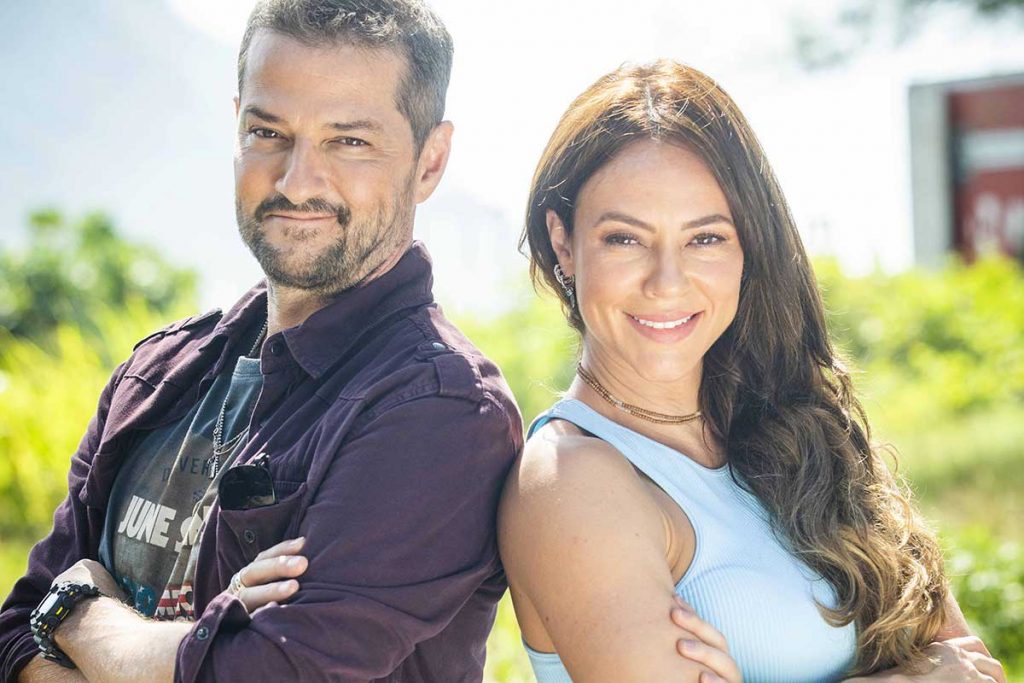 Pat (Paolla Oliveira) e Moa (Marcelo Serrado) na novela Cara e Coragem