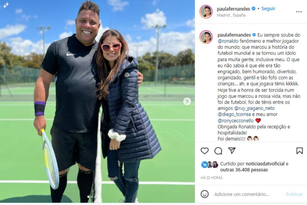 Paula Fernandes posando com Ronaldo Fenômeno no Instagram