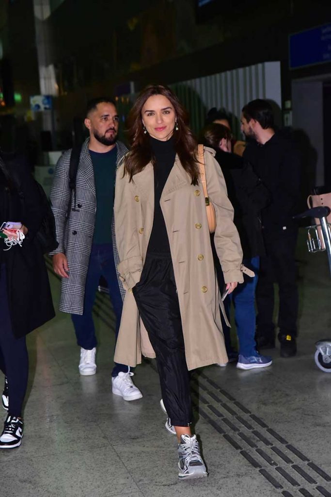 Rafa Kalimann elegante para a viagem internacional