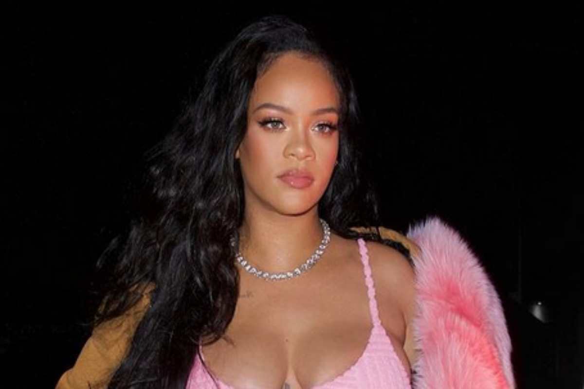 Rihanna de top rosa