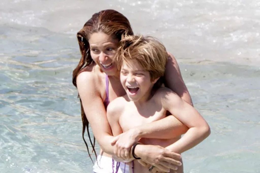 Shakira curtiu mar com o filho