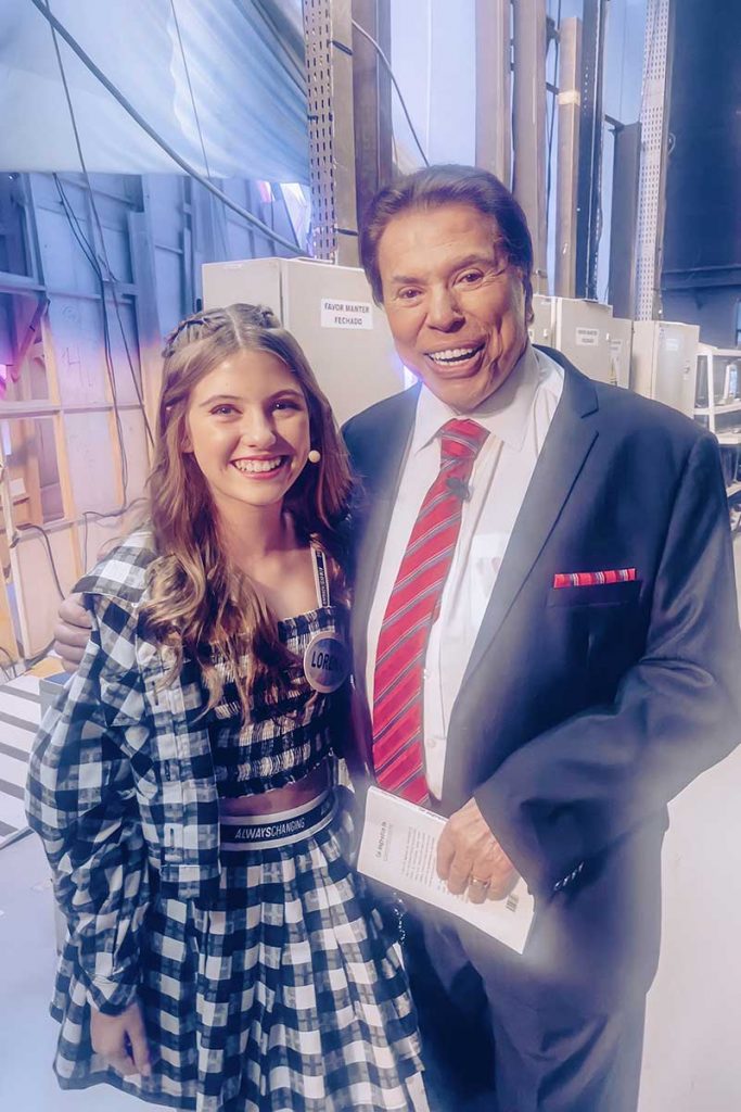 Lorena Queiroz com Silvio Santos, no SBT