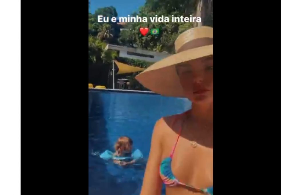 stories de isis valverde curtindo piscina com filho rael