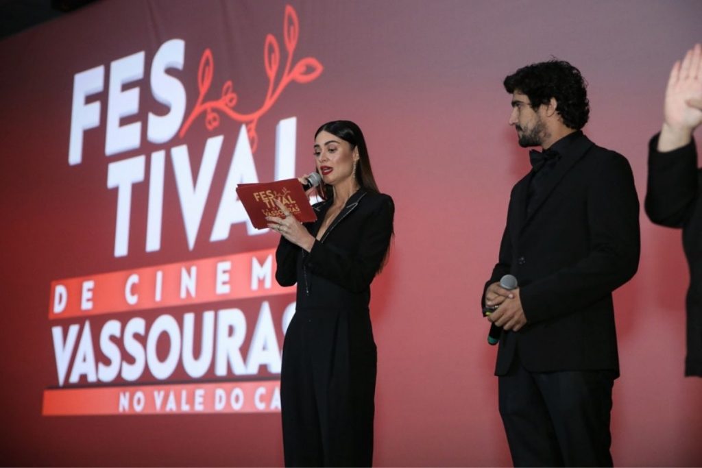 Thaila Ayala e Renato Góes apresentando o Festival de Cinema de Vassouras