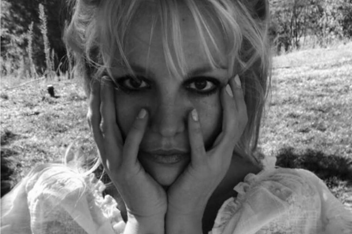 Britney Spears foto em preto e branco