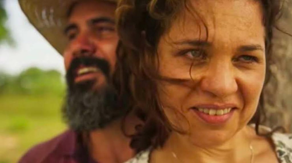 Pantanal: Internautas celebram pegação entre Maria Bruaca e Alcides