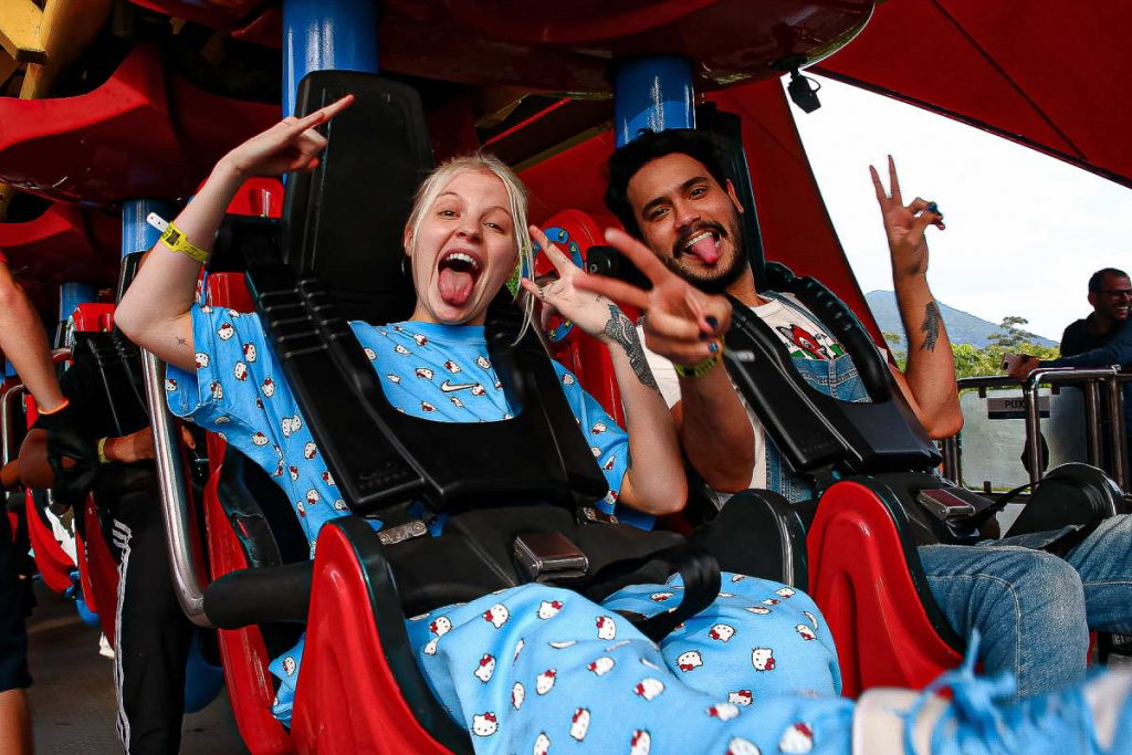 Luísa Sonza no parque do Beto Carrero World