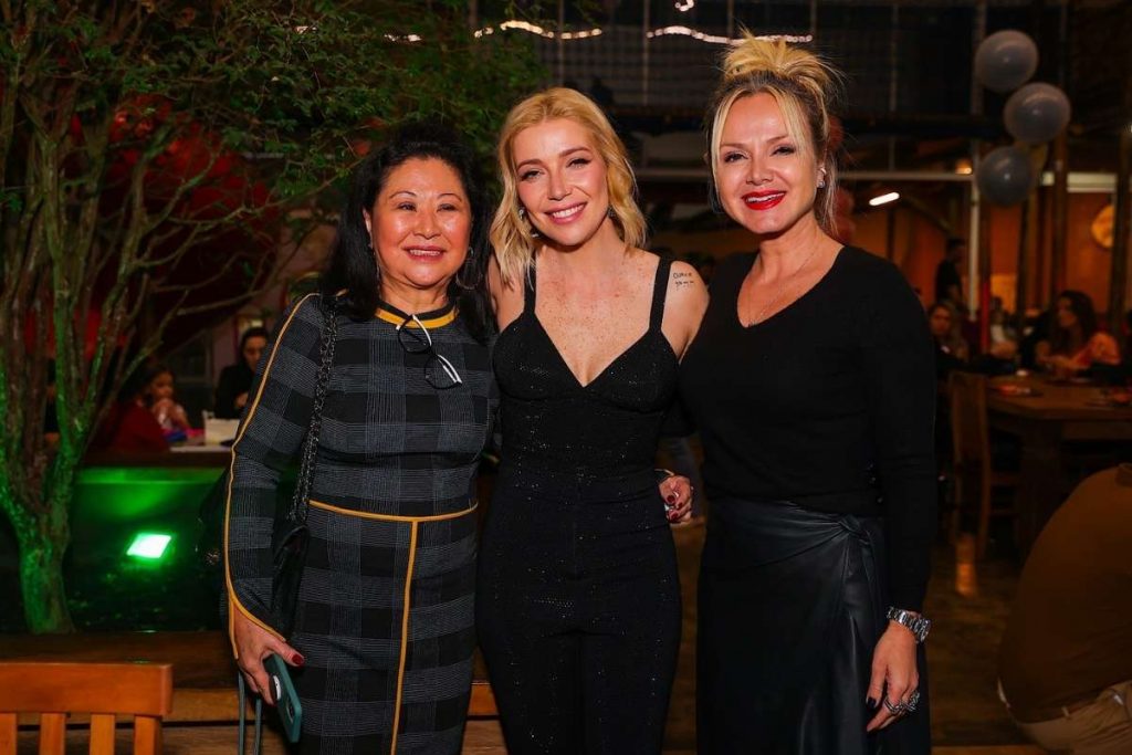 Luiza com Dona Kika Sato e Eliana
