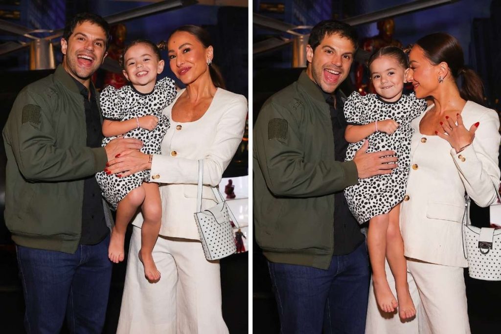 Zoe com os pais, Sabrina e Duda