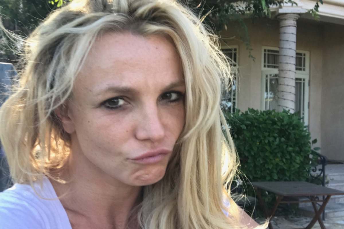 Britney Spears fazendo beicinho em foto