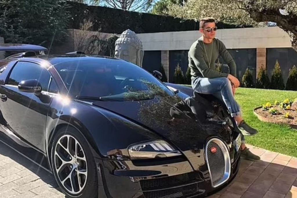 Cristiano Ronaldo com seu Bugatti