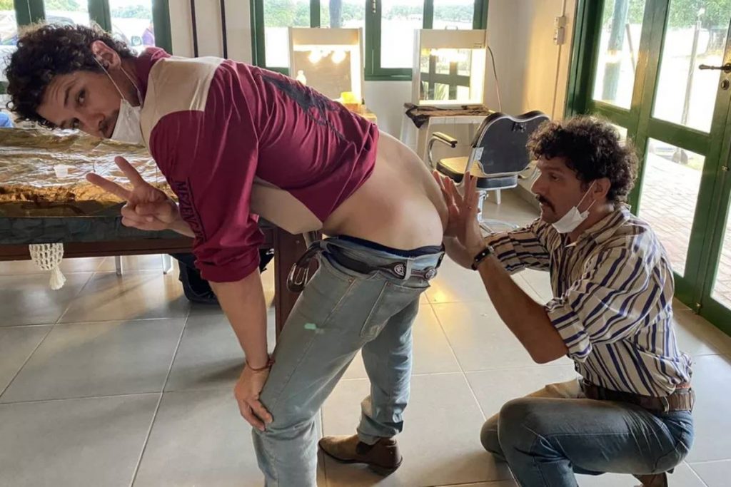 guito fazendo curativo no bumbum de josé loreto