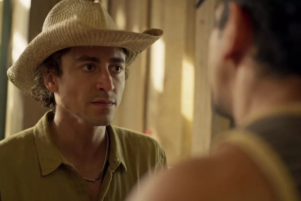 jove (jesuita barbosa) e josé lucas (irandhir santos) brigando em pantanal